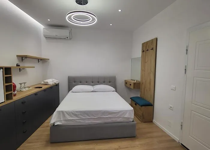 Karanxha's Séjour chez l'habitant Tirana